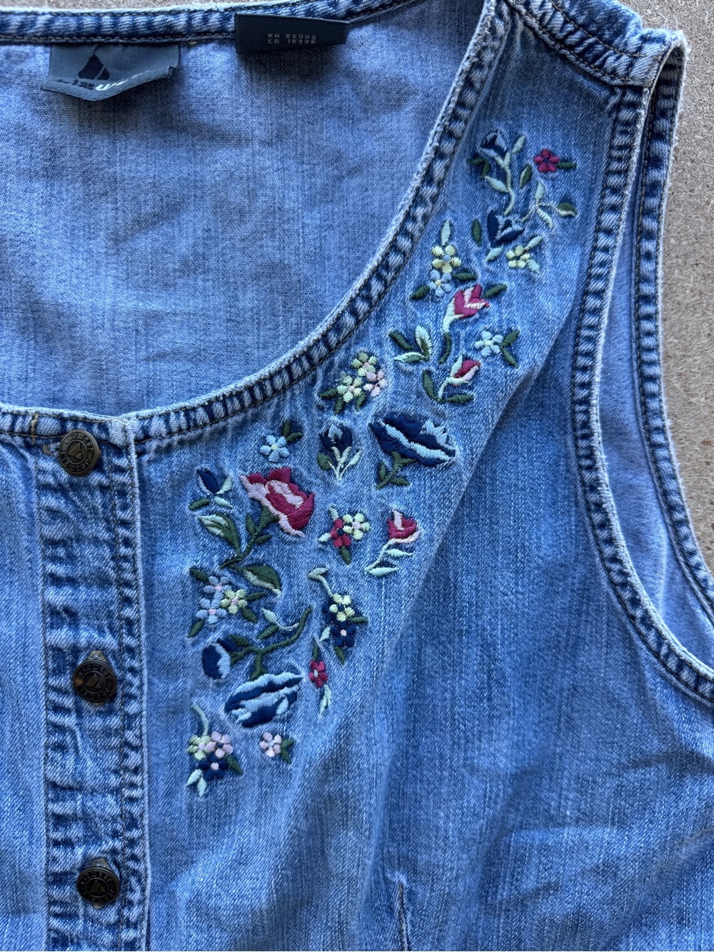 Vintage Lizwear Liz Claiborne Floral Embroidered Light Denim Button up Vest L